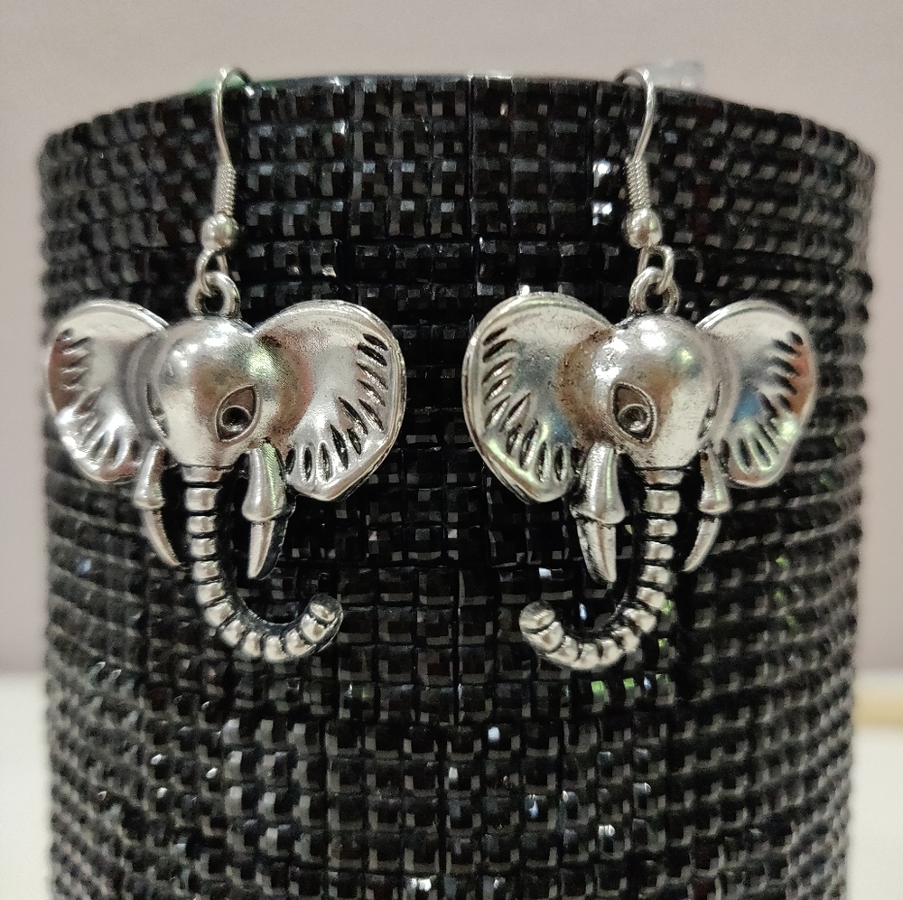Silver tone Elephant head earrings